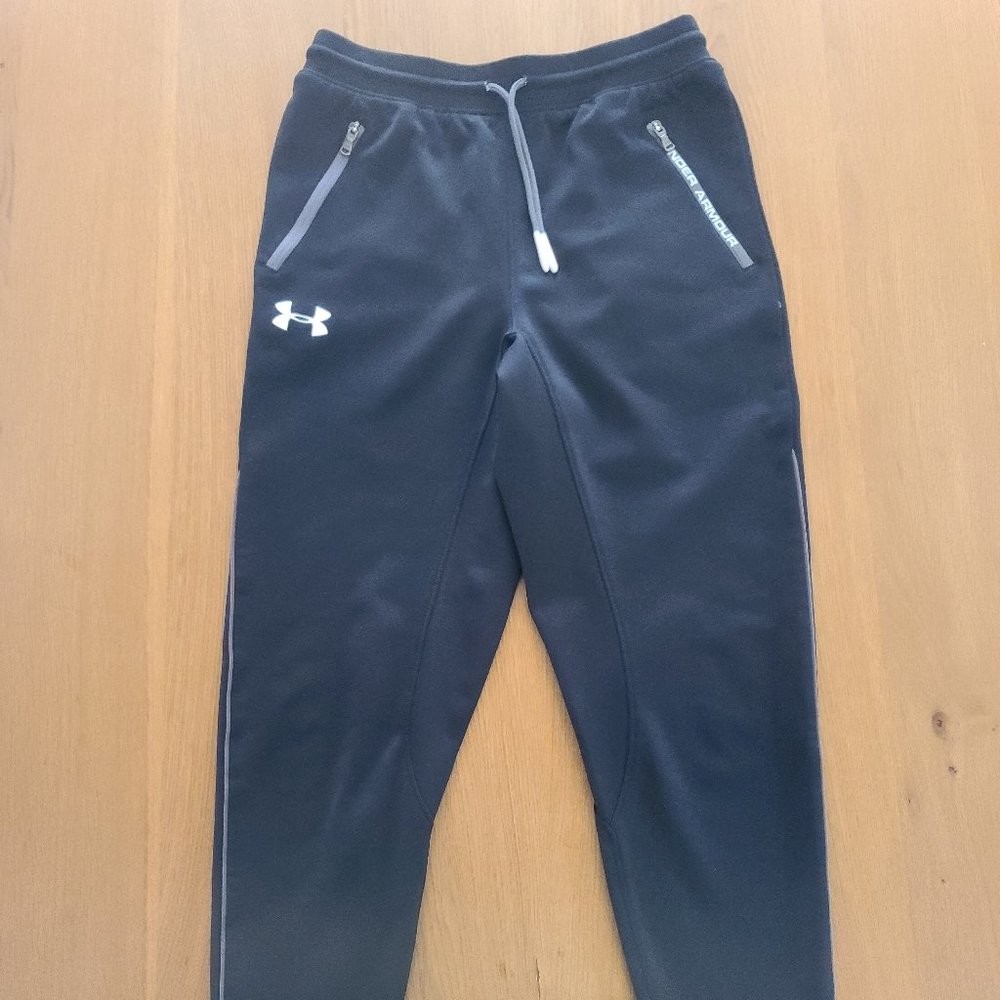 Under Armour boys black youth M joggers with zip pockets